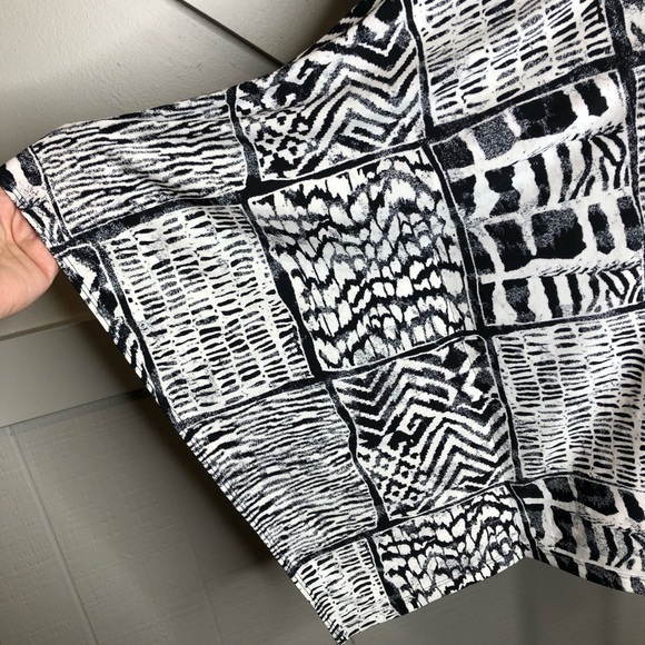 Chico’s Poncho Abstract Artsy Top - Picture 6 of 12